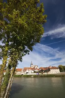 Images Dated 7th October 2010: France, Marne, Champagne Region, Damery, town view