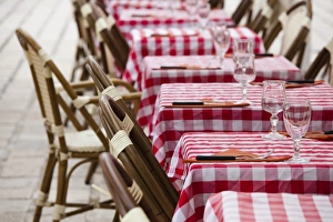 Images Dated 9th October 2010: France, Meurthe-et-Moselle, Lorraine Region, Nancy, Place Stanislaus, cafe tables