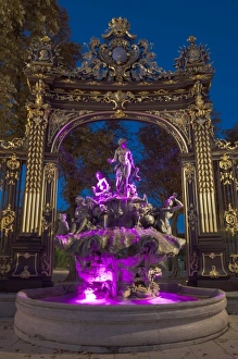 Images Dated 9th October 2010: France, Meurthe-et-Moselle, Lorraine Region, Nancy, Place Stanislaus, fountain, evening