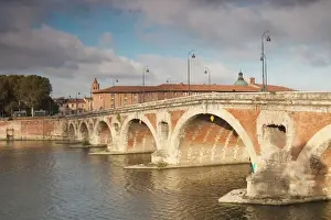 France, Midi-Pyrenees Region, Haute-Garonne Department, Toulouse, Pont Neuf bridge, dawn