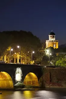 Images Dated 25th October 2010: France, Midi-Pyrenees Region, Haute-Garonne Department, Toulouse, Pont Neuf bridge