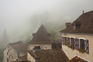 Images Dated 27th October 2010: France, Midi-Pyrenees Region, Lot Department, St-Cirq-Lapopie, town overview in fog