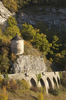 Images Dated 27th October 2010: France, Midi-Pyrenees Region, Lot Department, Rocamador, town fortifications, Route D32