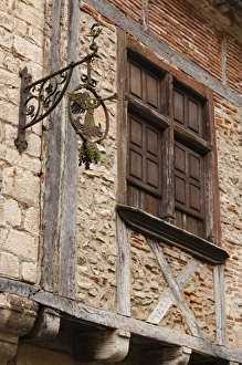France, Midi-Pyrenees Region, Lot Department, St-Cirq-Lapopie, town detail