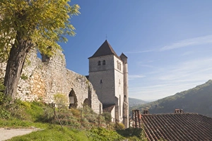 Images Dated 27th October 2010: France, Midi-Pyrenees Region, Lot Department, St-Cirq-Lapopie, town and 15th century