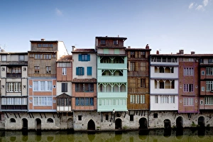 Images Dated 23rd October 2010: France, Midi-Pyrenees Region, Tarn Department, Castres, Quai des Jacobins, midieval