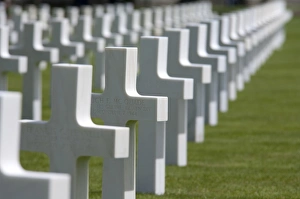 Images Dated 6th June 2010: France, Normandy, Colleville-Sur-Mer. Normandy American Cemetery. White crosses mark