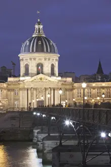 Ile De France Prints: France, Paris, Left Bank, Institute de France and Pont des Arts bridge, dusk