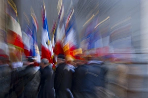 Images Dated 22nd March 2007: France, Paris. Military ceremony with flags at the Arc de Triomphe