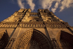 Images Dated 29th August 2003: France, Paris Notre Dame in late afternoon light