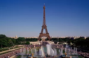 Images Dated 26th July 2006: France, Paris, Tour Eiffel and Fontaine du Trocadero