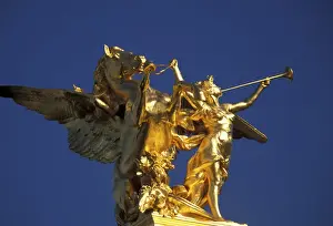 Images Dated 29th August 2003: FRANCE, Paris Victory Columns near Alexandre III Bridge