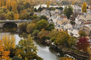 Images Dated 2nd November 2010: France, Poitou-Charentes Region, Vienne Department, Poitiers, elevated view of town