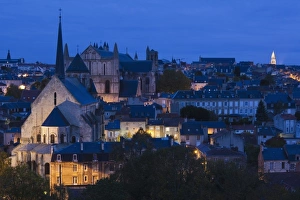 Images Dated 3rd November 2010: France, Poitou-Charentes Region, Vienne Department, Poitiers, elevated view of town
