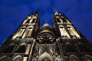 Images Dated 16th October 2010: France, Puy-de-Dome Department, Auvergne Region, Clermont-Ferrand, Cathedrale-Notre-Dame