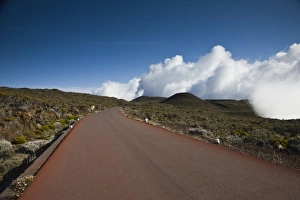 Images Dated 7th October 2008: France, Reunion Island, Bourg Murat, Plaine-des-Cafres, road on the rim of the Piton