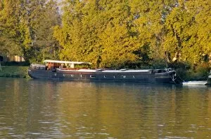 Images Dated 27th October 2005: France, Rhone River, near Avignon, barge along the shore