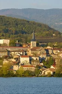 Images Dated 28th October 2005: France, Rhone River, town near Vienne