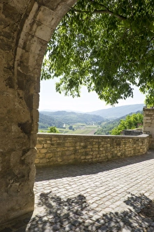Images Dated 12th May 2015: France, Southern France, Provence, Luberon, Menerbes. Vancluse valley