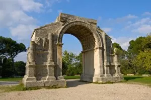 Images Dated 26th October 2005: France, St. Remy de Provence, Triumphal Arch