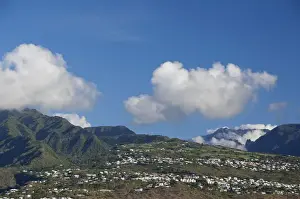Images Dated 23rd December 2010: French Overseas territory (aka Francais d Outre Mer), Reunion Island. Port area