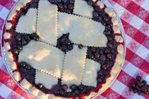 Images Dated 7th August 2005: Fresh Baked Huckleberry Pie in Montana