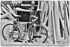 Snowing Prints: Fresh snow on bike, town of Snoqualmie