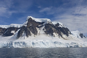 Images Dated 27th January 2007: frozen glacial mountain landscape along the western Antarctic peninsula, Antarctica