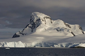 Images Dated 4th February 2007: frozen glacial mountain landscape along the western Antarctic peninsula, Antarctica
