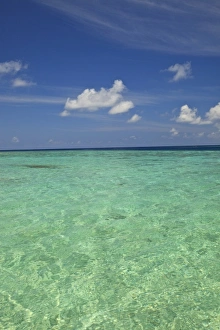 Images Dated 1st April 2010: Funadovilligilli Island, North Huvadhoo Atoll, Southern Maldives, Indian Ocean