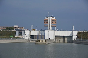 Images Dated 15th September 2009: Gabcikovo Locks & canal between Busapest & Bratislava