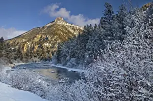 Images Dated 14th January 2010: The Gallatin River in winter with Storm Castle Mountain in the Gallatin National