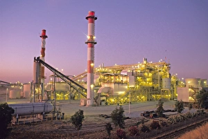 Images Dated 11th December 2006: generating plant dusk Delano California