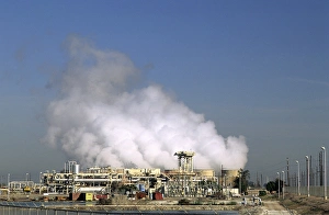 Images Dated 9th May 2007: Geothermal power plant at Imperial Valley, California