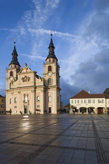 Images Dated 20th October 2014: Germany, Baden-Wurttemburg, Ludwigsburg, Marktplatz, Statdtkirche church, dawn