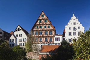 Germany, Baden-Wurttemburg, Ulm, buildings along the city wall and Danube River