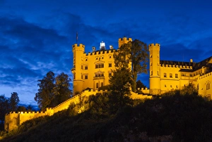 Images Dated 8th October 2014: Germany, Bavaria, Hohenschwangau, Schloss Hohenschwangau castle, dawn