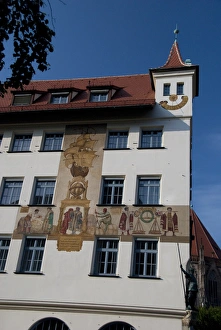 Images Dated 20th September 2009: Germany, Bavaria, Nuremberg. Market Square, historic Industrial House with sundial