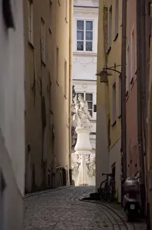 Images Dated 18th September 2009: Germany, Bavaria, Passau. Typical narrow streets & walkways of Passau