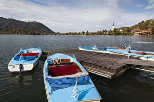 Germany, Bavaria, Schliersee Lake District, Schliersee, lake and boats