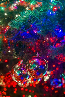 Images Dated 25th December 2013: Germany, Berlin, Mitte, Potsdamer Platz, Christmas Tree detail, evening