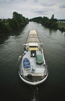 Images Dated 24th April 2009: Germany, Danube, main canal barge traffic