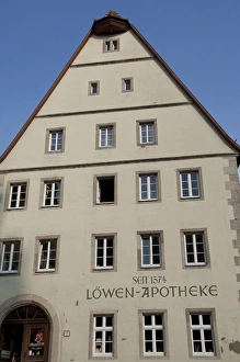 Images Dated 22nd September 2009: Germany, Franconia, Rothenburg. Historic Lowen Apotheke (apothecary) c. 1374