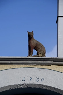 Images Dated 22nd September 2009: Germany, Franconia, Rothenburg. Cat statue on historic wall, c. 1730
