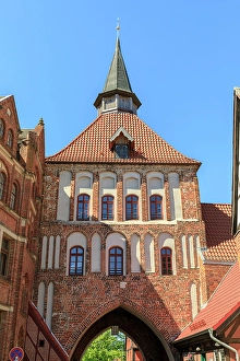 Images Dated 6th April 2024: Germany, Mecklenburg-Vorpommern, Stralsund. The Kuetertor (Kutertor) gateway arch