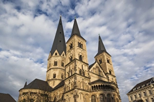 Germany, Nordrhein-Westfalen, Bonn, Munsterbasilika basilica, exterior