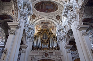 Images Dated 18th September 2009: Germany, Passau. St. Stevens Cathedral, baroque interior. Worlds largest