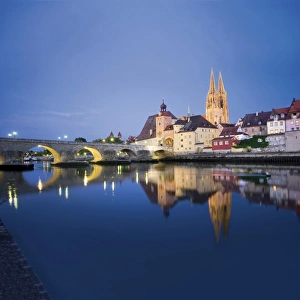 Images Dated 28th June 2005: Germany, Regensburg, Old Town Skyline with St. Peters Cathedral & Danube River