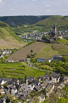 Images Dated 3rd May 2008: GERMANY, Rheinland-Pfaltz, Mosel River Valley, Cochem. High vantage town view