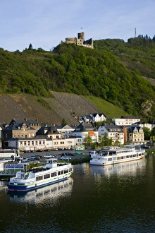 Images Dated 3rd May 2008: GERMANY, Rheinland-Pfaltz, Mosel River Valley, Bernkastel-Kues. Town view along Mosel